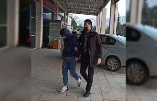 Yolcu otobüsünde bacağına sarılı eroinle yakalandı