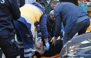 Yolda yürüyen iki arkadaşı bıçaklayarak kayıplara...