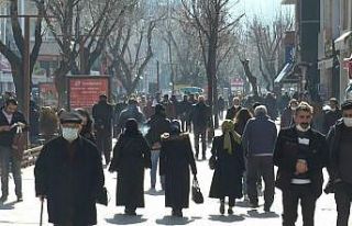 Yüksek vaka sayısına rağmen maske satışları...