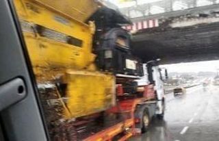 Yüksekliği hesaplayamayınca beton üst geçide...