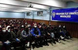 Yüksekova polisi öğrencileri sinemayla buluşturdu