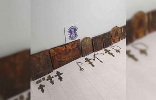 Yunanistan’da yaşlı çiftin evinde 587 parça...