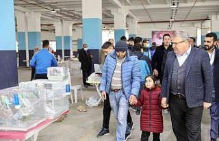 Yunusemre Kuş Pazarı’na yoğun ilgi