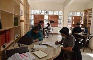 Yunusemre’deki mekanlar kitapseverlerden büyük...