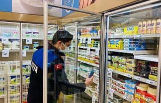 Zabıta ekipleri marketlerde temel gıda ürünlerini...