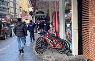 Zabıta miting alanındaki esnafları uyardı