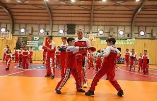 108 sporcu, bir üst kuşağa terfi etmenin mutluluğunu...