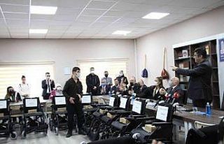 10 yıllık hayallerine tekerlekli sandalyeleri ile...