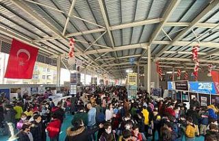 120 bin kişinin ziyaret ettiği kitap fuarı konserle...