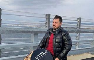 1915 Çanakkale Köprüsü’nden davul çalarak geçti