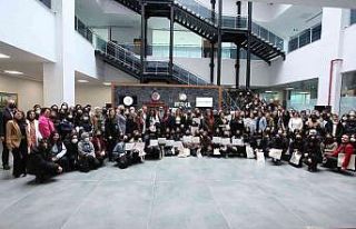 22 girişimci kadın, kız öğrencilerine rehberlik...