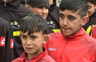 23 Nisan Futbol Turnuvası’nda sporcular gözyaşlarını...