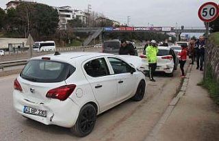 3 otomobil birbirine girdi: 2 yaralı