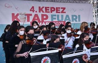4. Kepez Kitap Fuarı kapılarını açtı