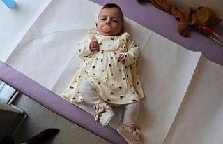 580 gram doğan Sude bebek hayata tutundu