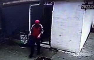 Abdest alan vatandaşın çantasını çaldı