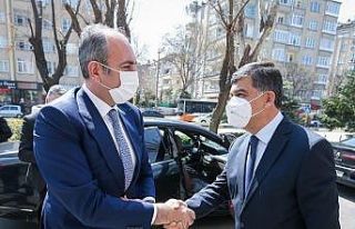 Abdulhamit Gül, Rıdvan Fadıloğlu’nu makamında...