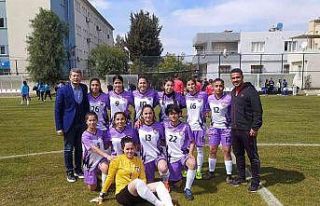 Adana 01 Kadın FK, ilk maçında 5-0 galip geldi