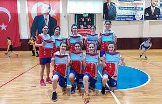 Adana Genç İşadamları Derneği Ortaokulu şampiyon