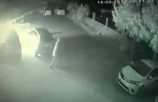 Adana’da park halindeki aracı ateşe veren şahıs...