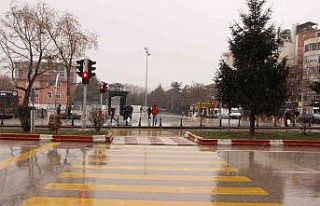 Afyonkarahisar’da beklenen kar yağışı başladı