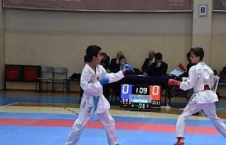 Afyonkarahisar’da karate grup müsabakaları başladı