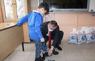 Ağrı Milli Eğitim Müdürü Kökrek, ihtiyaç sahibi...