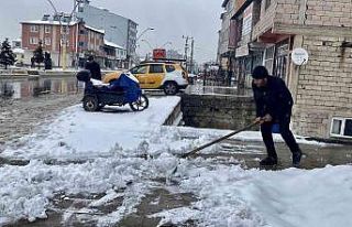 Ağrı’da Mart ayında kar esareti