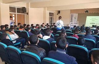 Ahlat’taki öğrencilere ‘Çevre ve Van Gölü...
