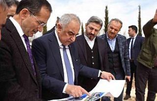 AK Parti heyeti, üniversitede incelemelerde bulundu