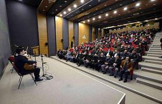 Akdağmadeni’nde şiir ve müzik dinletisi beğeni...
