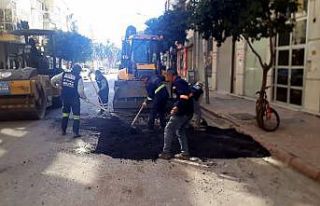 Akdeniz’de yol, asfalt ve kaldırım yenileme çalışmaları...