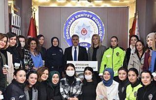 Aktaş, kadın polisleri kutladı