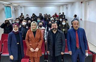 Aktürk, öğrencilerle Kariyer Söyleşi Programında...