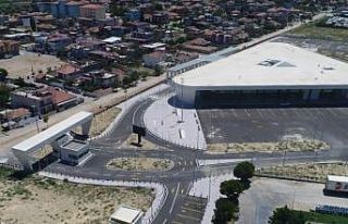 Alaşehir’in yeni terminal binasındaki dükkanlar...