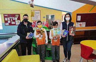 Aliağa Belediyesinden okullara 5 bin 260 kitap