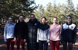 Altın kızların hedefi Türk bayrağını Avrupa’da...