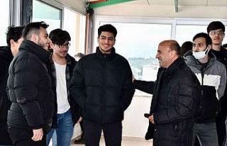 Altınova’da üniversitelilerle samimi buluşma