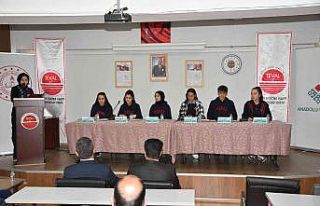 Anadolu Mektebi Yazar Okumaları öğrenci paneli...