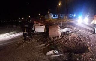 Antalya’da kaza sonrası sıkışan sürücüyü...