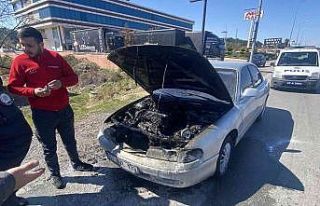 Antalya’da seyir halindeki otomobil yandı