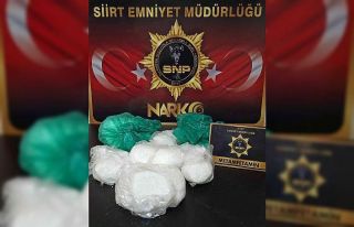 Aracın arka kapılarına zulalanmış metamfetamin...