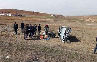 Araçta sıkışan sürücüyü itfaiye kurtardı