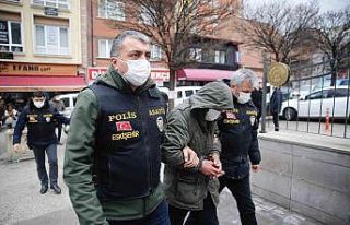 Aranan 24 adet araç ve 87 adet otomobil beyni ele...