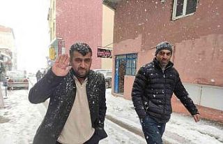 Ardahan’da kar yağışı nedeniyle 106 köy yolu...