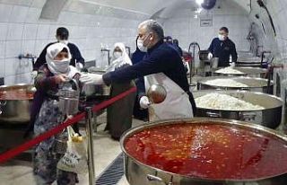 Aşevinde Ramazan yoğunluğu