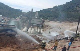 Asfalt malzemesi yüklü tankerdeki yangın söndürüldü