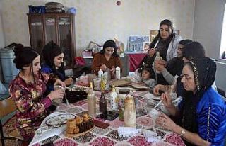Atık malzemeler hediyelik eşyaya dönüşüyor