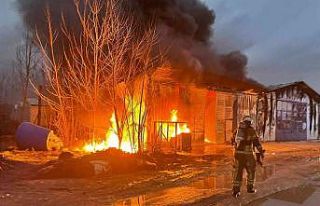 Atık yağ fabrikası alevlere teslim oldu, peş peşe...