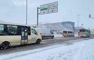 Avcılar’da yollar beyaza büründü